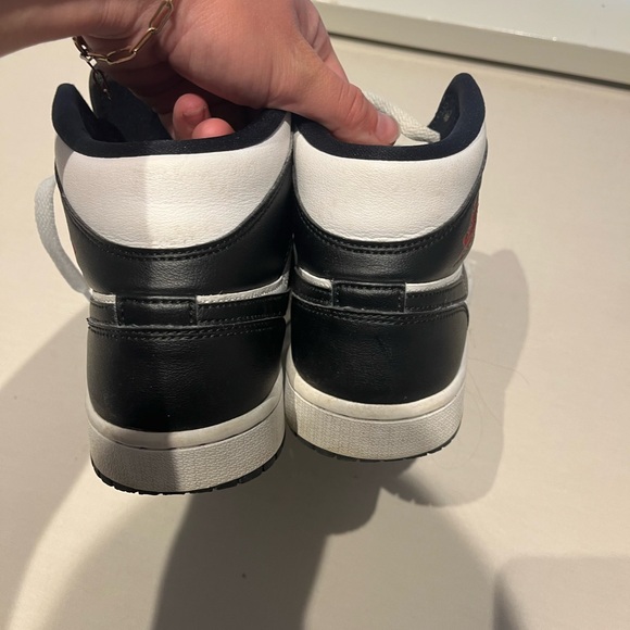 white black and red jordan’s - Picture 4 of 7